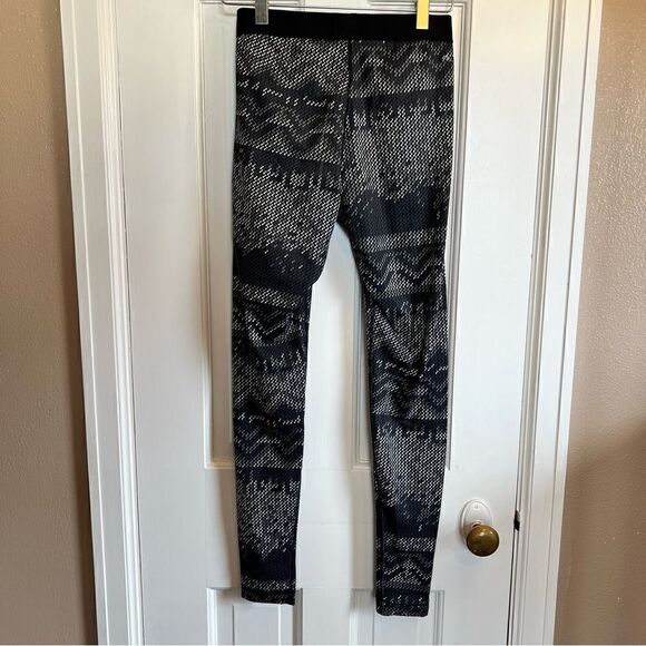 NIKE Pro Thermo Patterned Leggings - Picture 3 of 8